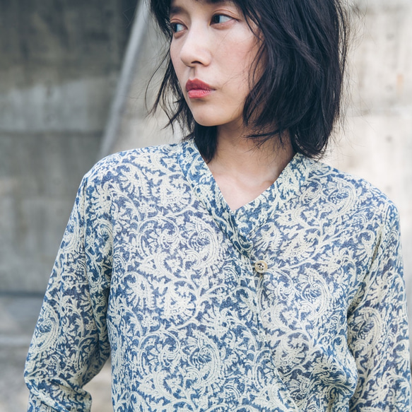 交叉繫帶上衣 - 印花 Wrap top with tie strings - Porcelain blue print 第1張的照片