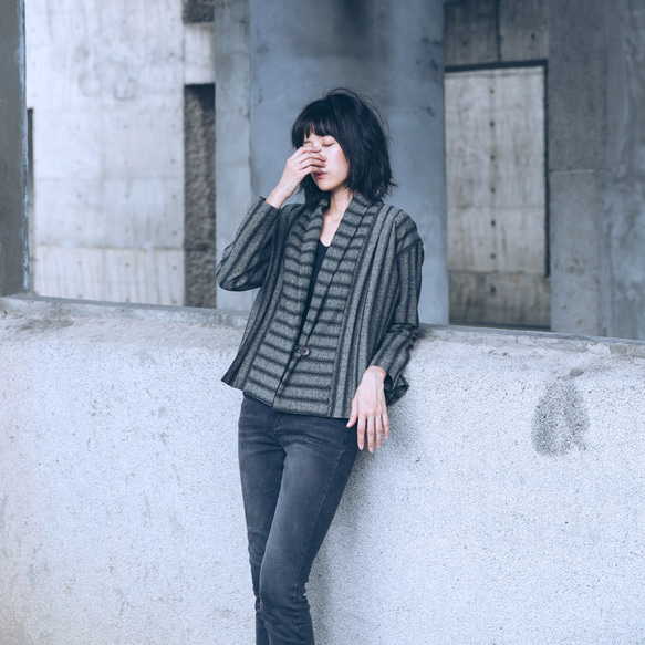 打摺短版外套 - 條紋 Pleated kimono blazer - striped 第5張的照片