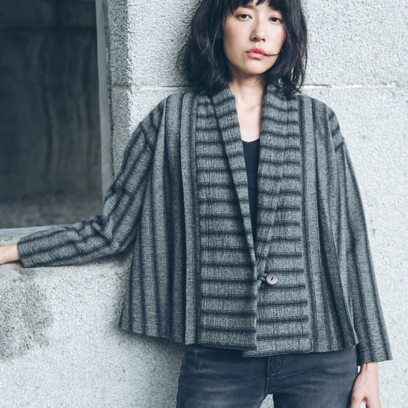 打摺短版外套 - 條紋 Pleated kimono blazer - striped 第4張的照片