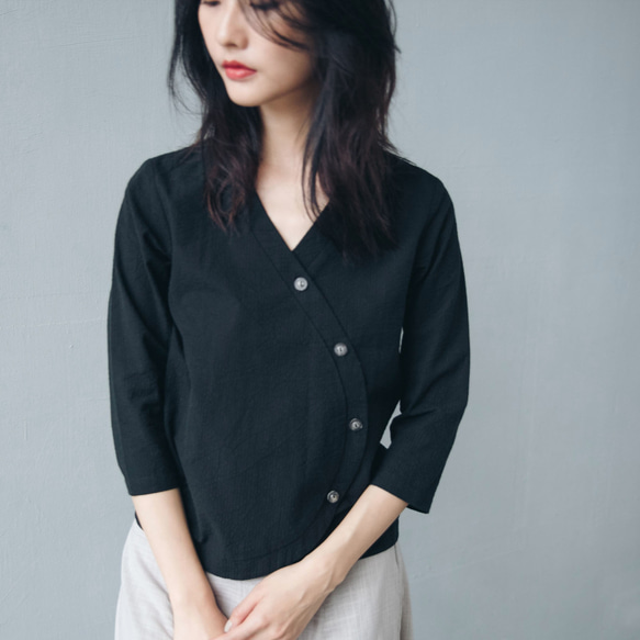 弧形七分袖上衣 - 黑 Curvy design 3/4 length sleeve cardigan -  Black 第4張的照片