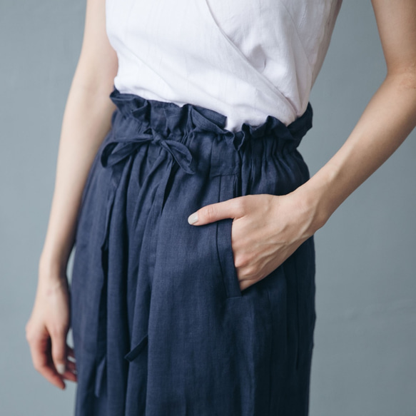 前褶抽繩寬褲 - 藍 Pleated wide-leg pants with drawstrings - Navy 第5張的照片