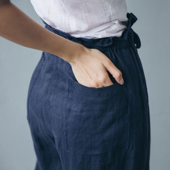 前褶抽繩寬褲 - 藍 Pleated wide-leg pants with drawstrings - Navy 第6張的照片