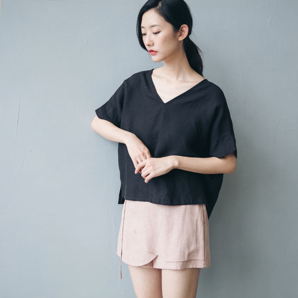 V領寬袖上衣 - 黑 V neck drop shoulder top - Black 第5張的照片