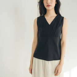 V領壓褶背心 - 黑 Tucked sleeveless blouse - Black 第1張的照片
