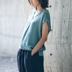V領落肩上衣 - 粉綠 V neck top with inverted pleat -Pastel green 第3張的照片