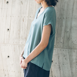 V領落肩上衣 - 粉綠 V neck top with inverted pleat -Pastel green 第5張的照片