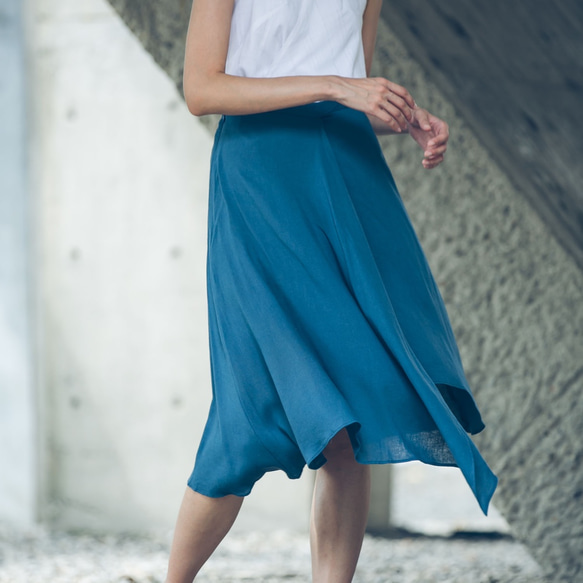 波浪邊中長裙 - 霧藍 Draped asymmetric midi skirt - Cerulean 第4張的照片