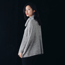 牧羊人垂領羊毛衣 - 霧灰 Knitted roll neck jumper - Misty gray 第4張的照片