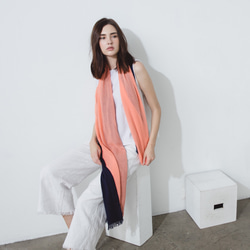 純棉雙色圍巾 - 深海珊瑚 Two-tone cotton scarf - Coral & Sea 第4張的照片