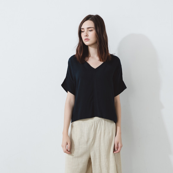 V領寬袖上衣 - 海軍藍 V neck drop shoulder top - Navy 第2張的照片