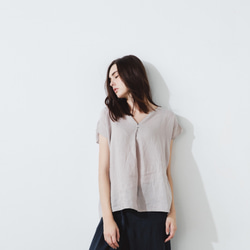 縫線V領上衣 - 岩灰 V-neck top with contrasting stitching  - Ash 第1張的照片