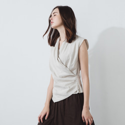 交叉背心 - 杏 Wrap-effect sleeveless blouse - Beige 第1張的照片