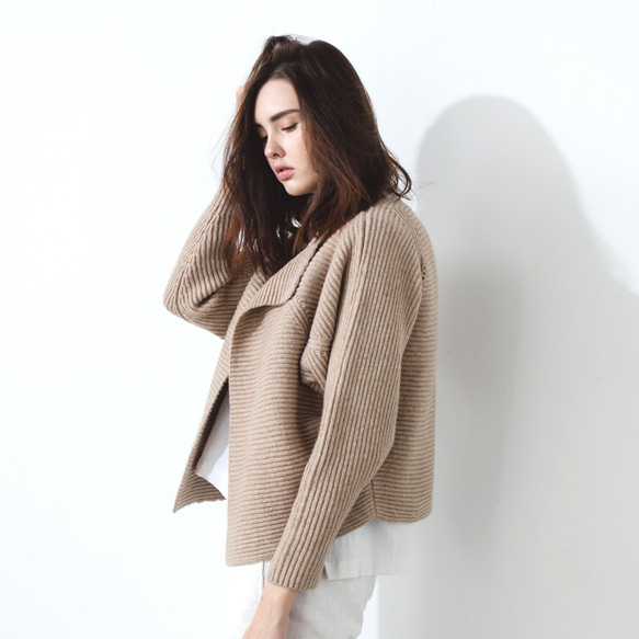 未來感針織外套 - 杏 Horizontal-ribbed wool cardigan - Beige 第5張的照片