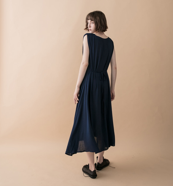 扭結背心洋裝 - 海軍藍 Twist front sleeveless midi dress - Navy 第4張的照片