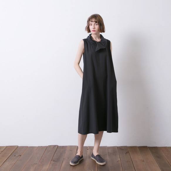 荷葉大翻領洋裝 - 黑 Ruffle collar dress - Black 第1張的照片