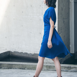 交叉洋裝 - 藍 Wrap-front midi dress - Blue 第3張的照片