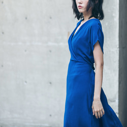 交叉洋裝 - 藍 Wrap-front midi dress - Blue 第6張的照片