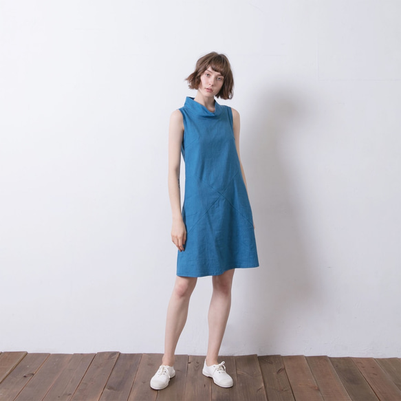 幾何学模様の襟のドレス-紺碧のハイネックシフトドレス-コバルトブルー 2枚目の画像