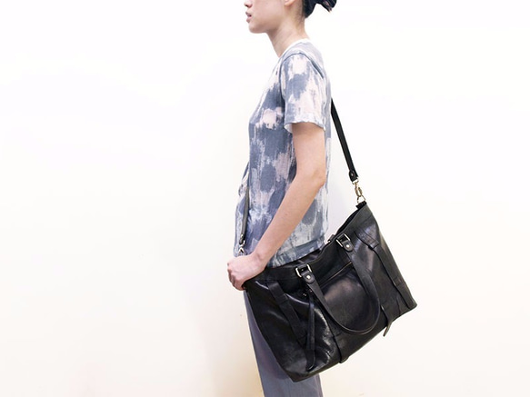 UN1 Large Laptop Leather Tote – Midnight Black 3枚目の画像