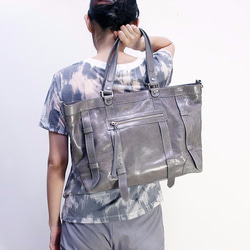 UN1 Large Laptop Leather Tote – Frost Gray 1枚目の画像