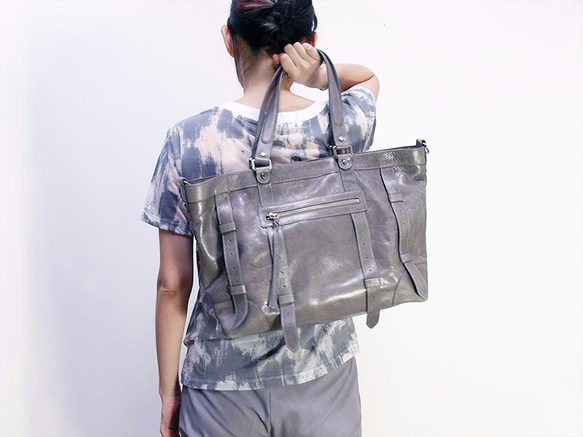 UN1 Large Laptop Leather Tote – Frost Gray 1枚目の画像