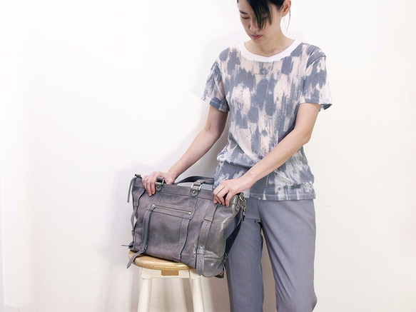 UN1 Large Laptop Leather Tote – Frost Gray 3枚目の画像