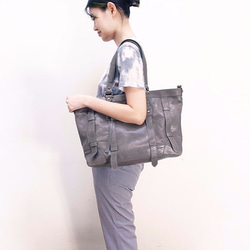 UN1 Large Laptop Leather Tote – Frost Gray 5枚目の画像