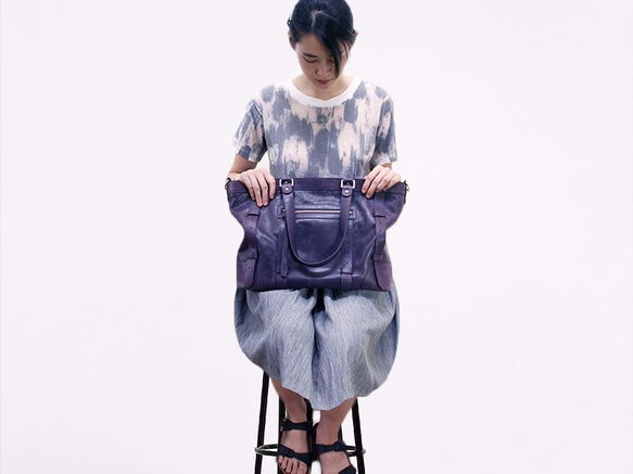 UN1 Large Laptop Leather Tote – Purple Reign 1枚目の画像