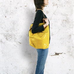 Qb Large Leather / Messenger Bag - Spectra Yellow 2枚目の画像