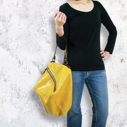 Qb Large Leather / Messenger Bag - Spectra Yellow 3枚目の画像