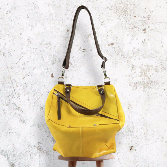 Qb Large Leather / Messenger Bag - Spectra Yellow 5枚目の画像