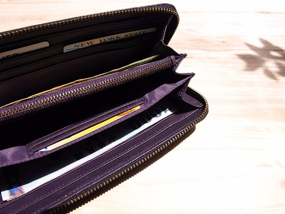 Montage Zip Leather Wallet with Wrist Strap - Black & Purple 8枚目の画像