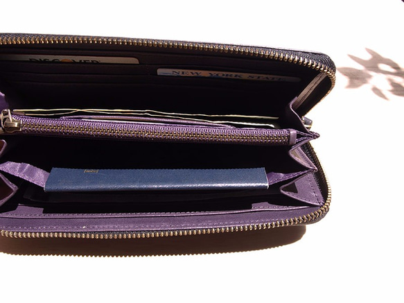 Montage Zip Leather Wallet with Wrist Strap - Black & Purple 5枚目の画像