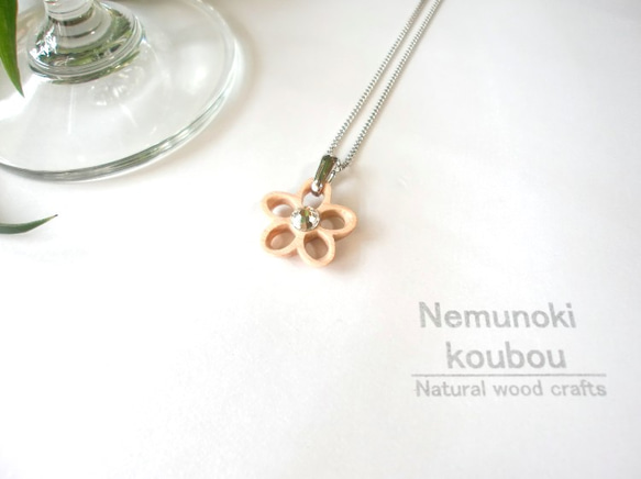 Timber necklace (Swarovski) 「flower Ⅱ」 第2張的照片