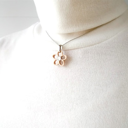 Timber necklace (Swarovski) 「flower Ⅱ」 第3張的照片