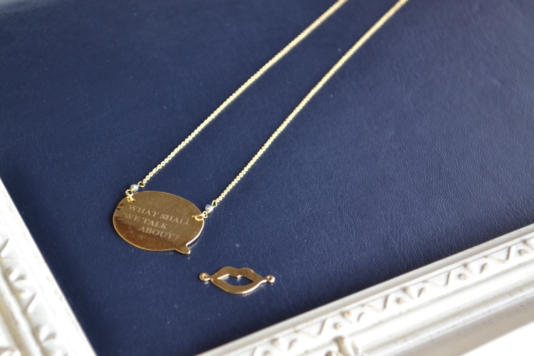 《定形外郵便送料無料 》吹き出しネックレス　What shall we talk about?