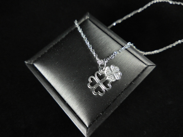 輕奢珠寶 18K幸運草鑽石墜子 Lucky Clover 18K Diamonds Pendant 第2張的照片