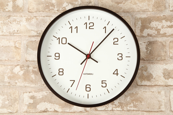 KATOMOKU plywood wall clock 4　ブラウン　電波時計連続秒針タイプ 3枚目の画像
