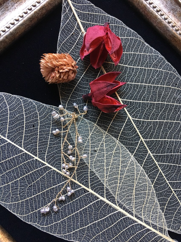 シングルflowerピアス ライトグレーパール 4枚目の画像