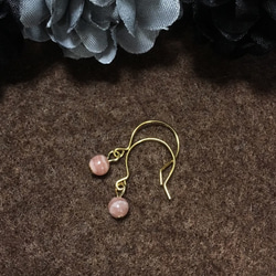 【再販4】【バラ色の人生を・魅力を引き出す】アルゼンチン産インカローズのひとつぶピアス 3枚目の画像