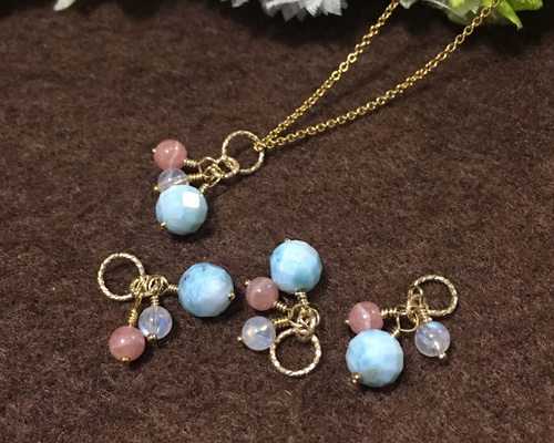 宝石質ホワイトラブラドライトとラリマー   お花ペンダント　B 楽天市場】ホワイトラブラドライト チャーム ペンダント トップ