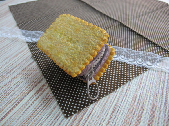 日本黏土-冰淇淋餅乾零錢包 (可客製化英文字母、冰淇淋口味) 第2張的照片
