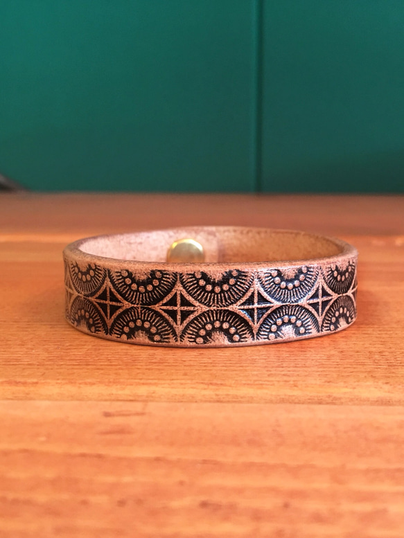 Geometric bracelet【Beige×Antique】 2枚目の画像