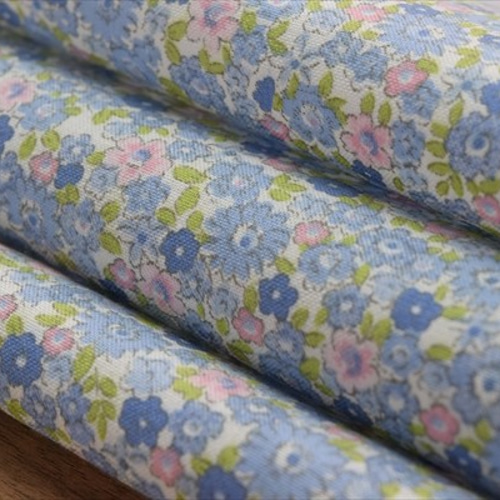 cosmo】小花柄/プチフラワー/コットンシーチング生地/パッチワーク/綿