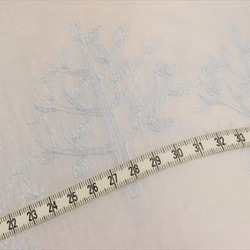 日本製/刺繍コットンローン生地/北欧/木/ツリー/水色 3枚目の画像