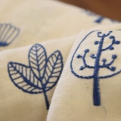 KOKKA】北欧刺繍 / ダブルガーゼ / 刺繍コットン生地 / フクロウと木