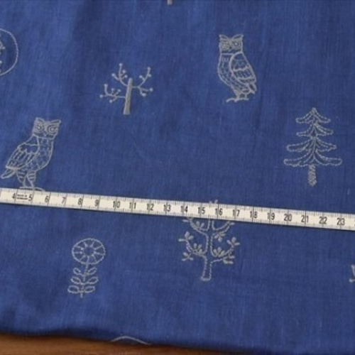 北欧風ブルー十字刺繍卓布 150cm角 高級ダブルコットン KOKKA】北欧刺繍 / ダブルガーゼ / 刺繍コットン生地 / フクロウと木