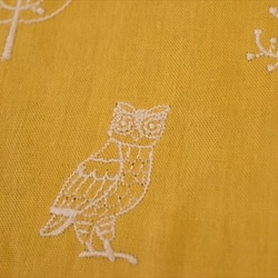 【KOKKA】北欧刺繍 / ダブルガーゼ / 刺繍コットン生地 / フクロウと木 / 黄色×白 3枚目の画像