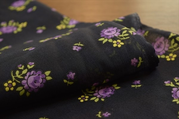 庫存處理！ [日本製造]復古花紋/玫瑰/昭和復古/棉紗面料/紫色 第5張的照片