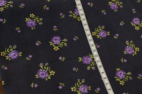 庫存處理！ [日本製造]復古花紋/玫瑰/昭和復古/棉紗面料/紫色 第7張的照片